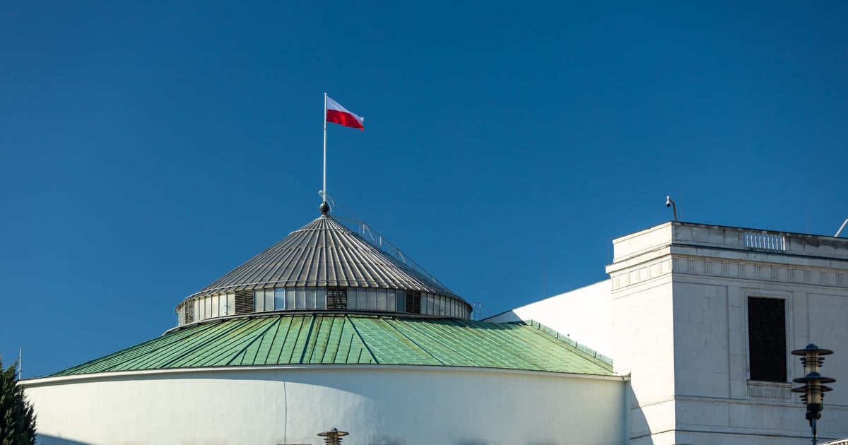 Co pokazuje najnowszy sondaż IBRiS? Koalicja Obywatelska nadal na czele, a na prawicy widać przetasowania