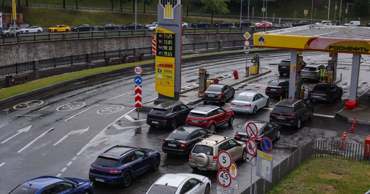 Rosja wysyła nauczycieli na stacje paliw. Mają uspokajać kierowców w kolejkach