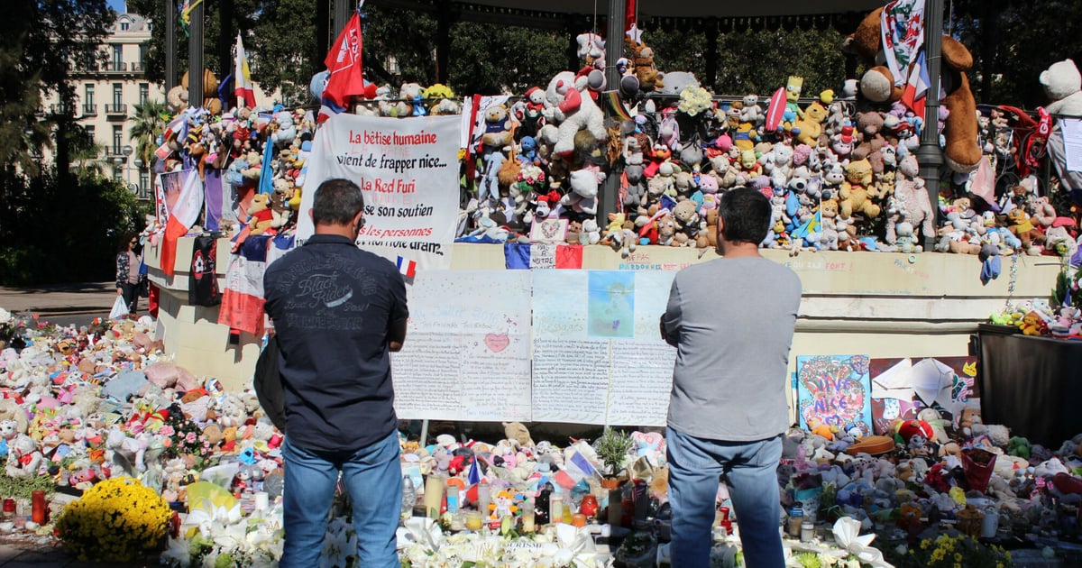 „Mamo, jedzie ciężarówka”. 10 lat po tragedii w Nicei Francja wraca do najciemniejszej nocy święta narodowego