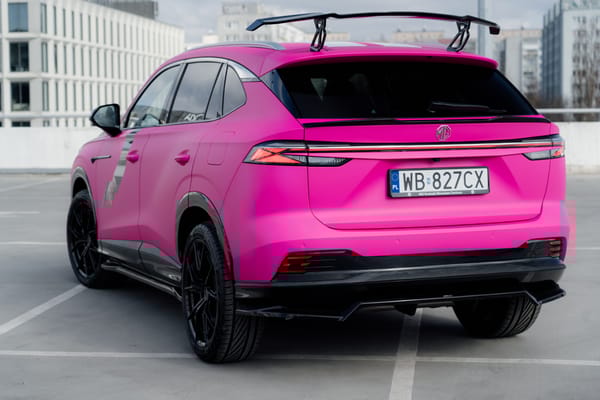 MG HS WuWunia i Tedego.