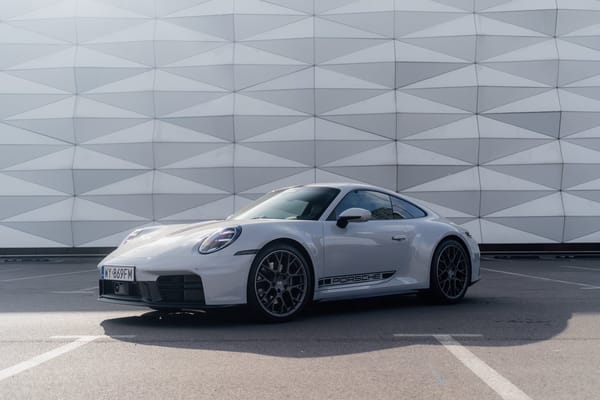 Porsche 911 Carrera.