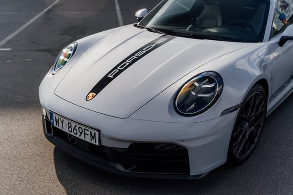 Porsche 911 Carrera.