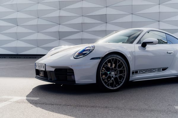 Porsche 911 Carrera.