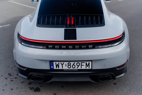 Porsche 911 Carrera.