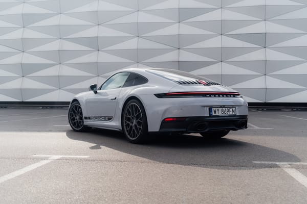 Porsche 911 Carrera.