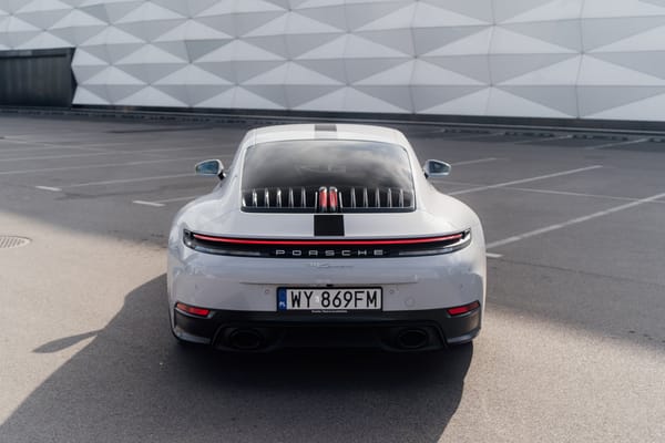Porsche 911 Carrera.