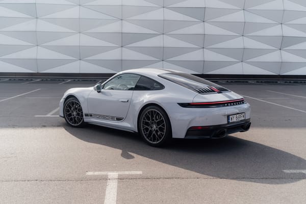 Porsche 911 Carrera.