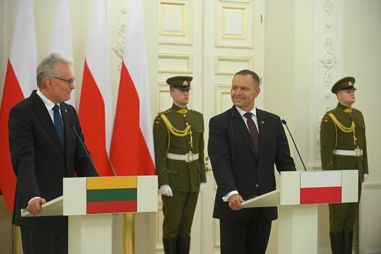 Prezydent Karol Nawrocki z prezydentem Litwy Gitanasem Nausedą, wizyta prezydenta Polski na Litwie 24-25.01.2026 r. (fot. PAP/Marcin Obara)