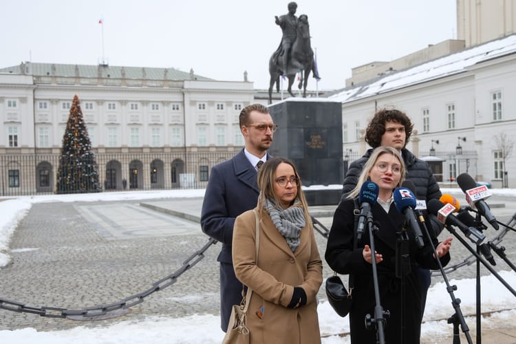 Politycy Razem przed Pałacem Prezydenckim.