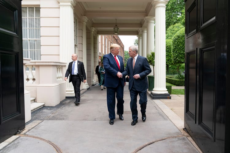 Były książę Andrzej Mountbatten-Windsor i Donald Trump w Londynie w 2019 r.