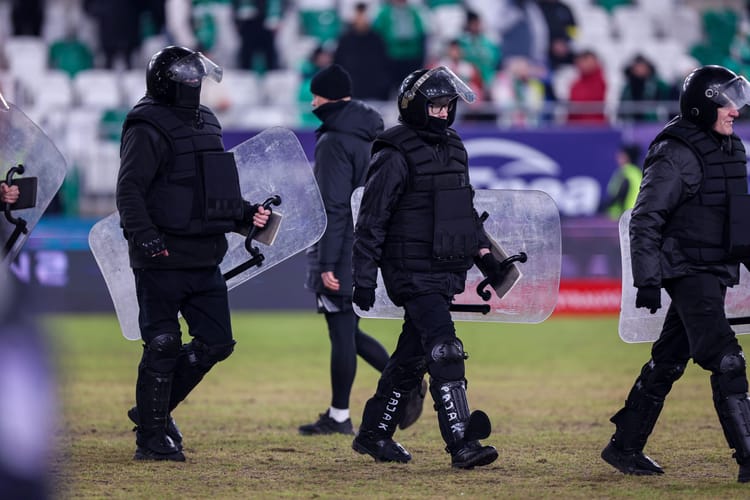 Promil alkoholu i atak na piłkarza. Jest komunikat policji po derbach