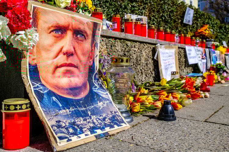 Miejsce pamięci z portretem Aleksieja Nawalnego