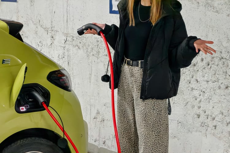 Ładowarki aut elektrycznej w Polsce to ciągle rzadkie dobro.