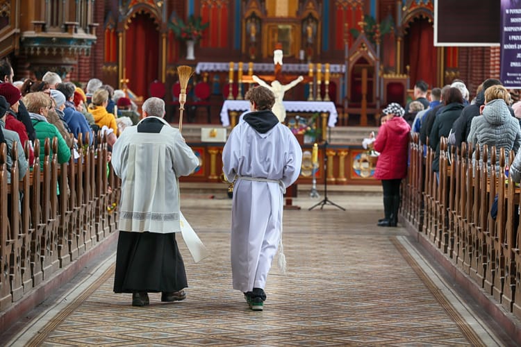 02.20.2022,Wroclaw,,Poland,,A,Priest,Walks,In,The,Middle,Of