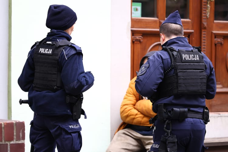 01.26.2025,Wroclaw,,Poland,,Police,Iding,A,Criminal,Bum,In,A