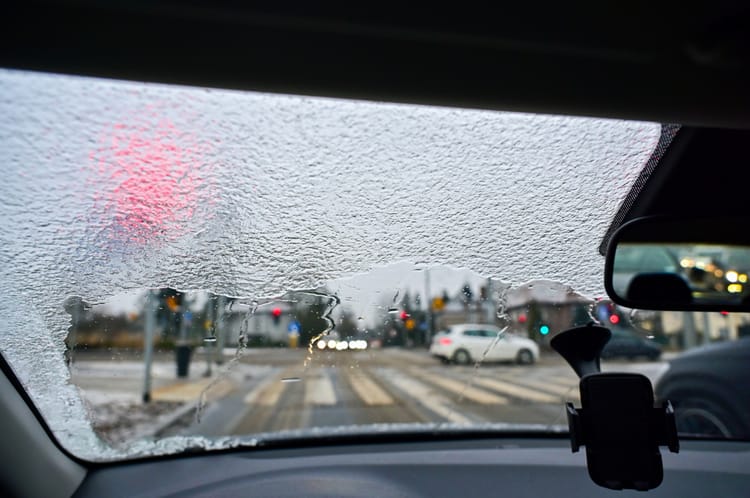 Gołoledź i mgła. IMGW ostrzega kierowców. PAP/Marcin Bielecki