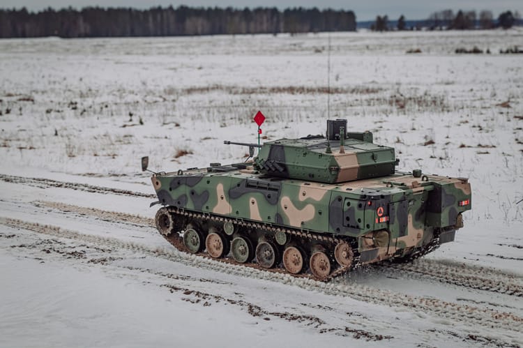 bojowy-woz-piechoty-borsuk-lekko-z-tylu-szer-mateusz-mierzejewski-15-gizycka-brygada-zmechanizowana-im-zawiszy-czarnego