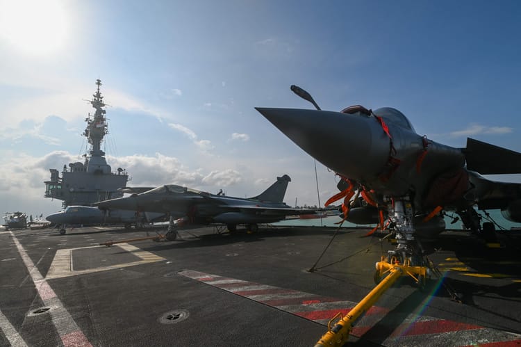 Francuski lotniskowiec Charles de Gaulle