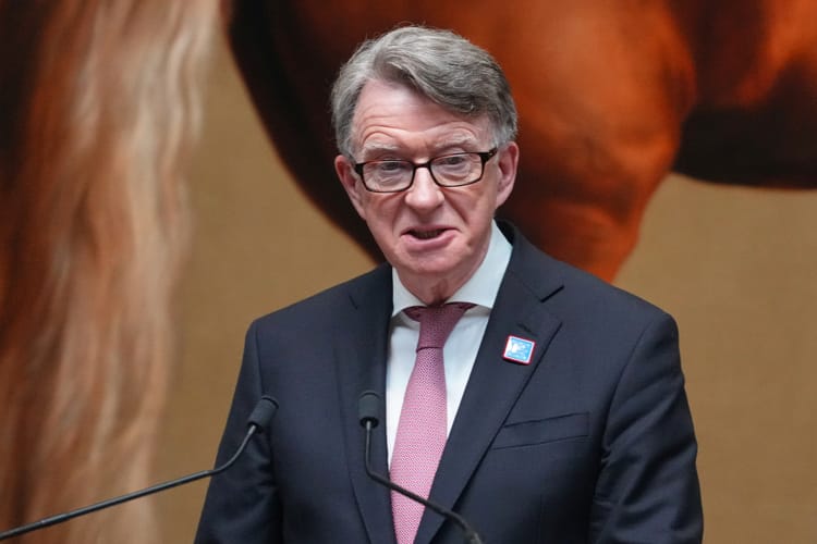 Peter Mandelson odchodzi z Izby Lordów. (Kirsty Wigglesworth/Associated Press/East News)