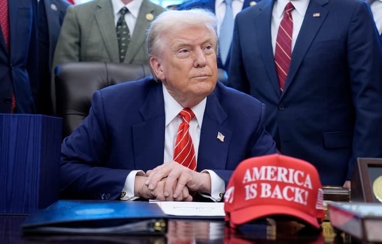 Prezydent USA Donald Trump podczas ceremonii w Białym Domu. (fot. PAP/EPA/YURI GRIPAS/POOL)