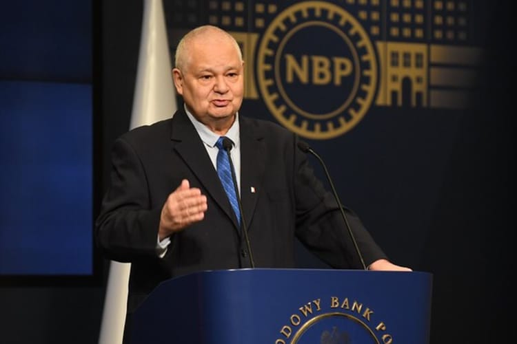 Adam Glapiński podczas konferencji prasowej w NBP.