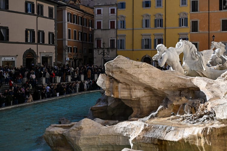 Rzym, Fontanna di Trevi (fot. PAP/Darek Delmanowicz)