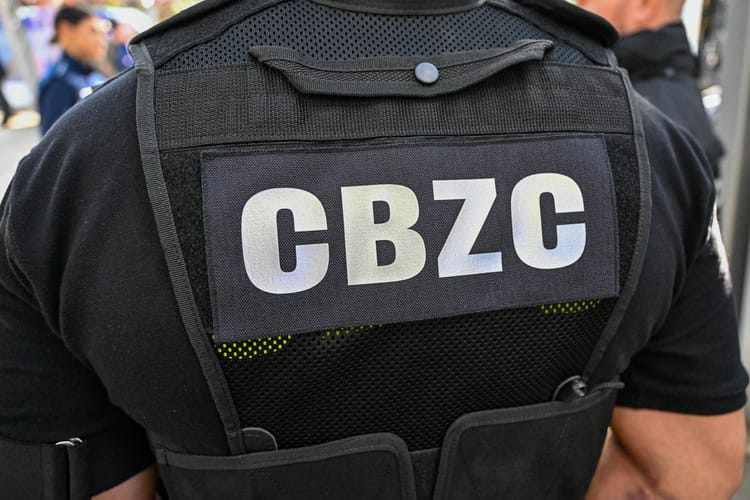 Policjant Centralnego Biura Zwalczania Cyberprzestępczości
