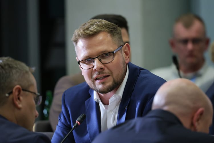 Poseł PiS Michał Woś na posiedzeniu Komisji Regulaminowej, Spraw Poselskich i Immunitetowych,