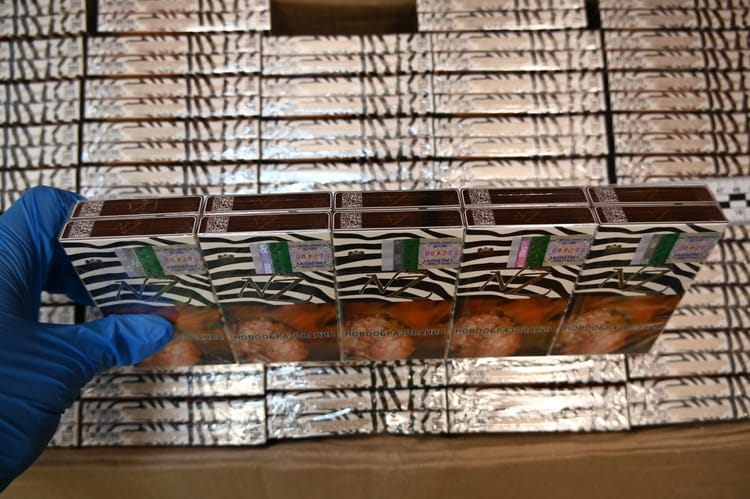 Papierosy przemycane balonami