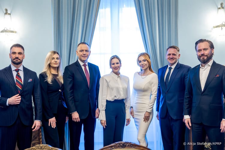 Prezydent rozmawiał o losie psów w schroniskach. Wśród gości Krzysztof Stanowski i Doda. (fot. Alicja Stefaniuk/KPRP)