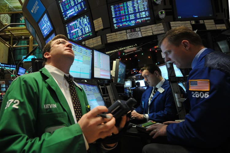 Maklerzy giełdowi podczas sesji notowań.
