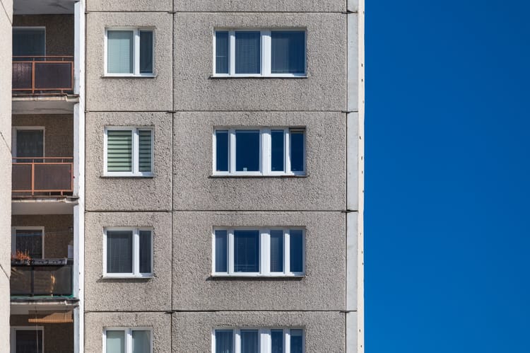 68-latek mieszkał ze zmarłą matką (zdj. ilustracyjne).