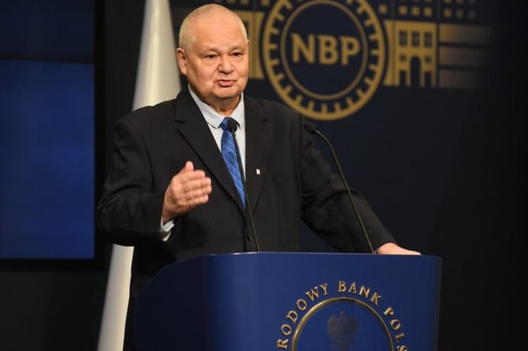 Adam Glapiński podczas konferencji prasowej w NBP.