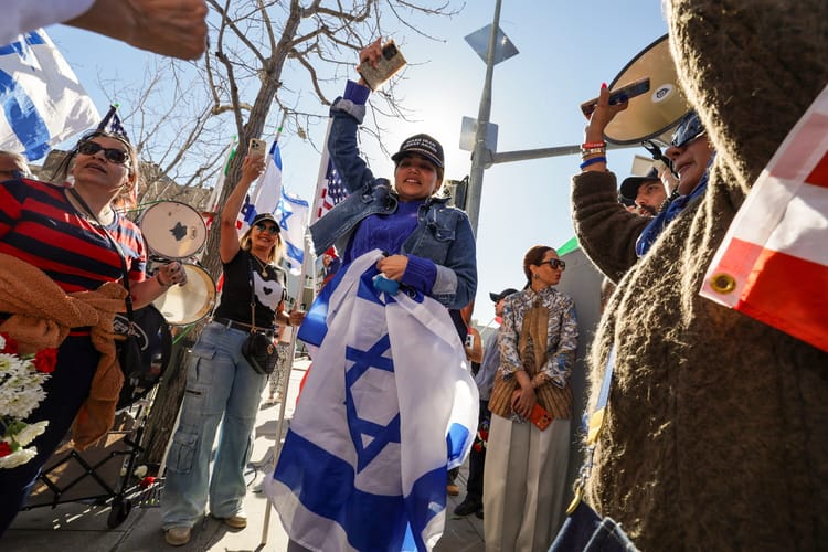 5 marca, Los Angeles. Demonstracja .irańskiej diaspory popierającej Izrael i Stany Zjednoczone.