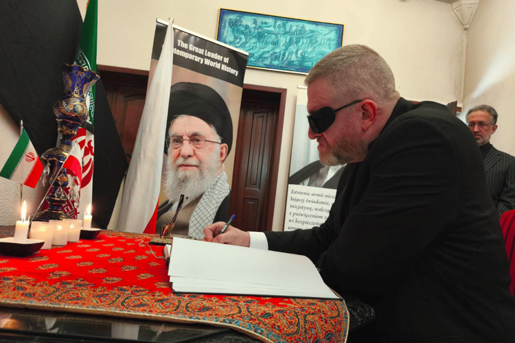 Grzegorz Braun w ambasadzie Iranu w Warszawie