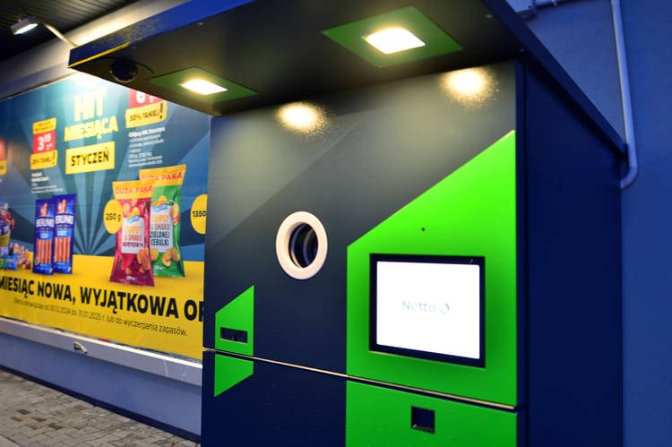 Warsaw,,Poland.,2,January,2025.,Recycle,Vending,Machine,In,A