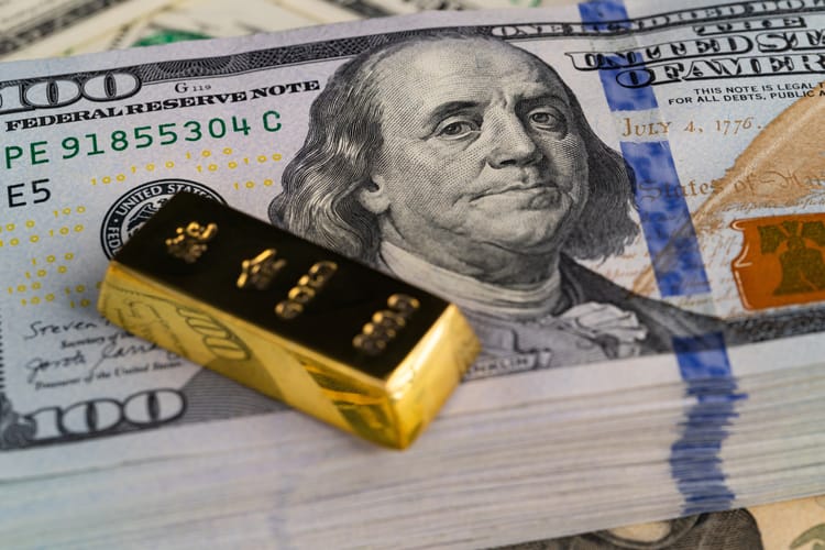 Dolar mocno zyskuje na konflikcie na Bliskim Wschodzie, złoto nie odnotowało szczególnych wzrostów