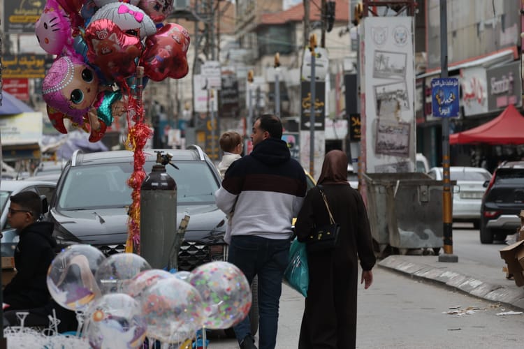 Palestyńczycy na targu w Dżeninie na Zachodnim Brzegu.