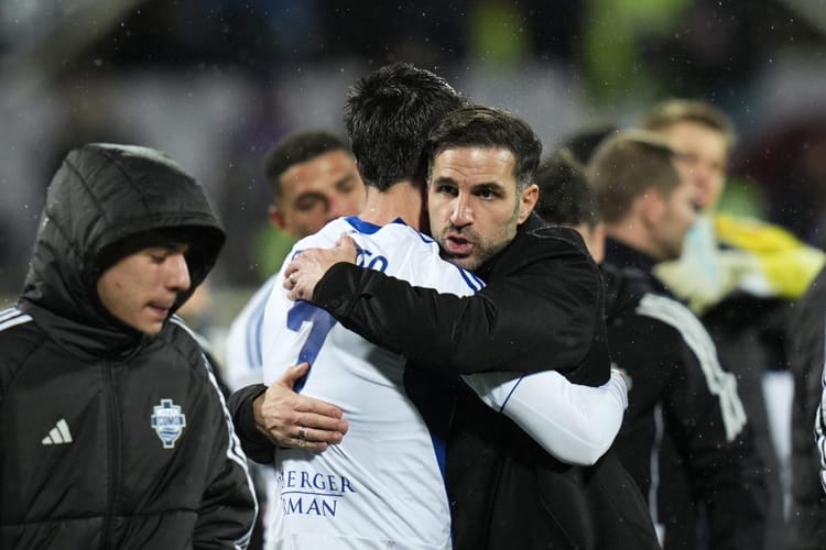 Sceny nad jeziorem. Fabregas prowadzi Como do Ligi Mistrzów