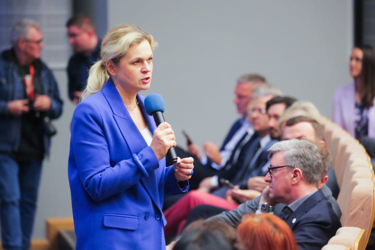 Olsztyn, 18.03.2026. Minister Edukacji Barbara Nowacka podczas spotkania z nauczycielami w ramach ogólnopolskiej trasy informacyjnej „Kierunek: Kompas Jutra”.