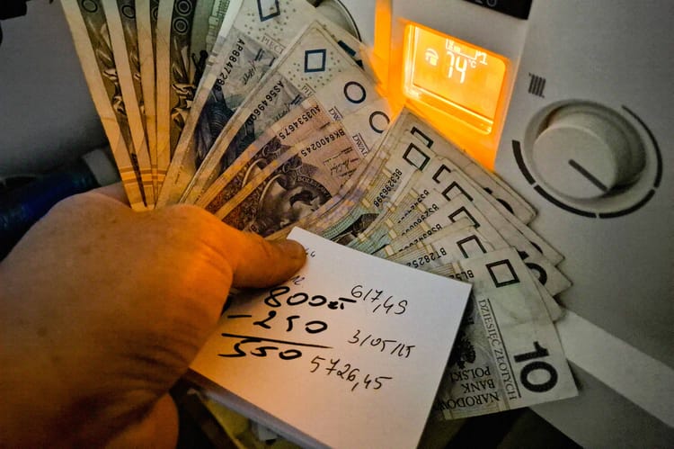 Polacy obawiają się wzrostu rachunków za prąd i gaz [SONDAŻ]