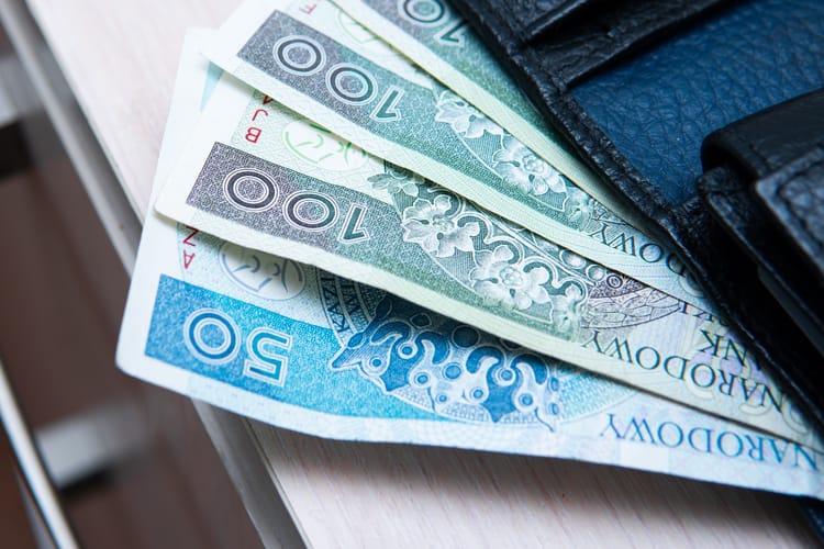 Niepewność związana z wojną na Bliskim Wschodzie już wpływa na raty kredytów ze stałą stopą