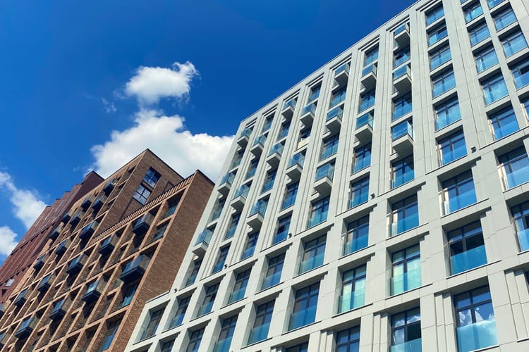 Apartamentowce w centrum miasta