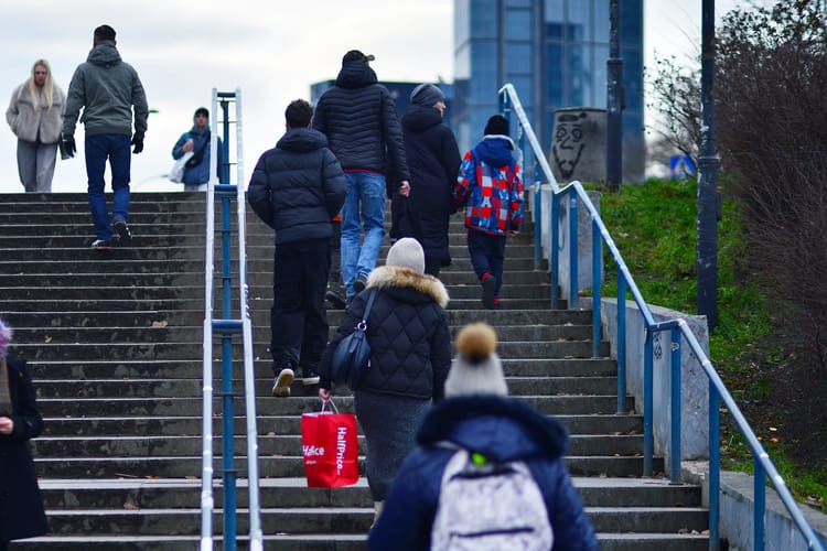 Polska jest wśród krajów najbardziej zagrożonych skutkami zamknięcia Cieśniny Ormuz – ostrzegają eksperci Allianz Trade
