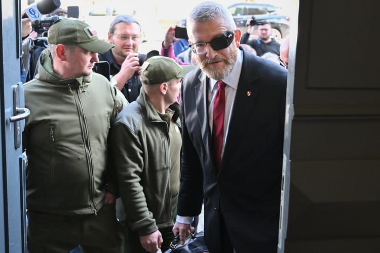 Wrocław, 23.03.2026. Europoseł Grzegorz Braun stawił się w Prokuraturze Okręgowej we Wrocławiu.