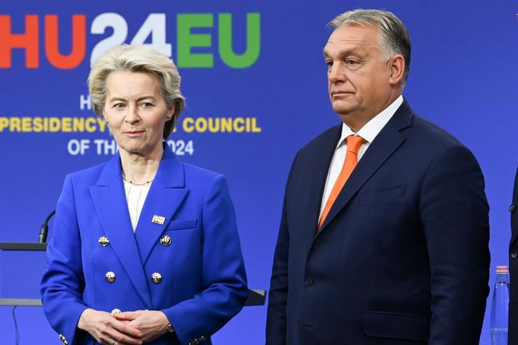 Szefowa KE Ursula von der Leyen i premier Węgier Viktor Orban
