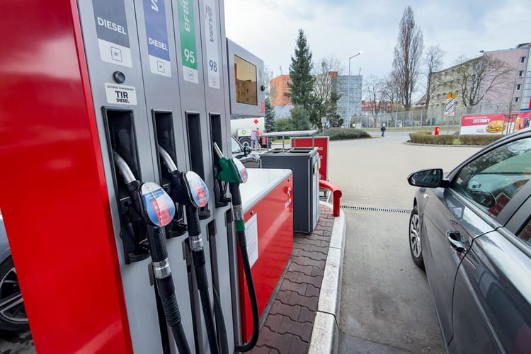 25.03.2026. Tankowanie paliwa na stacji benzynowej w Szczecinie.