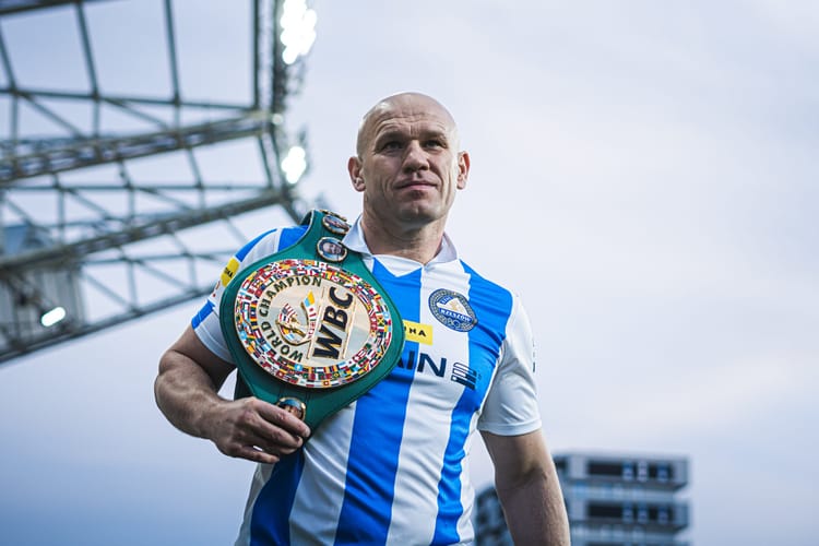 Śmiertelny wypadek pod Rzeszowem. Wśród rannych mistrz świata w boksie