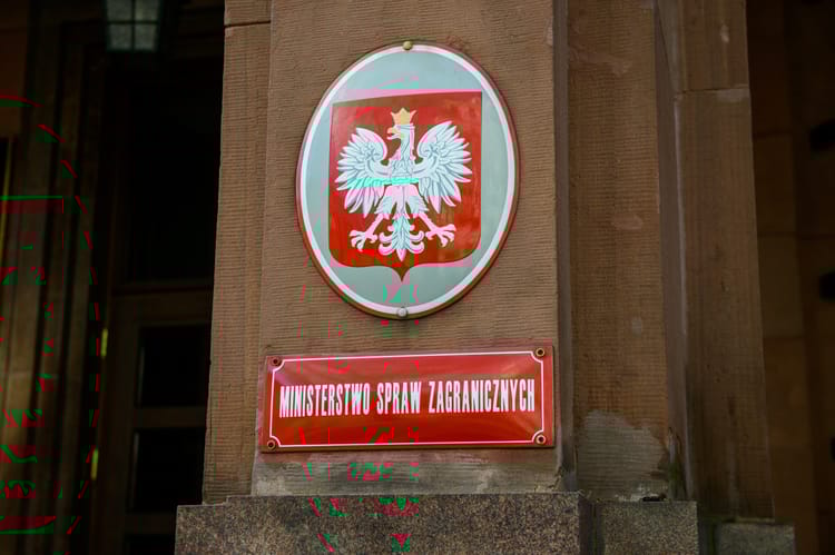 Szkolenie dyrektorki w MSZ za 230 tys. NIK ma wątpliwości.