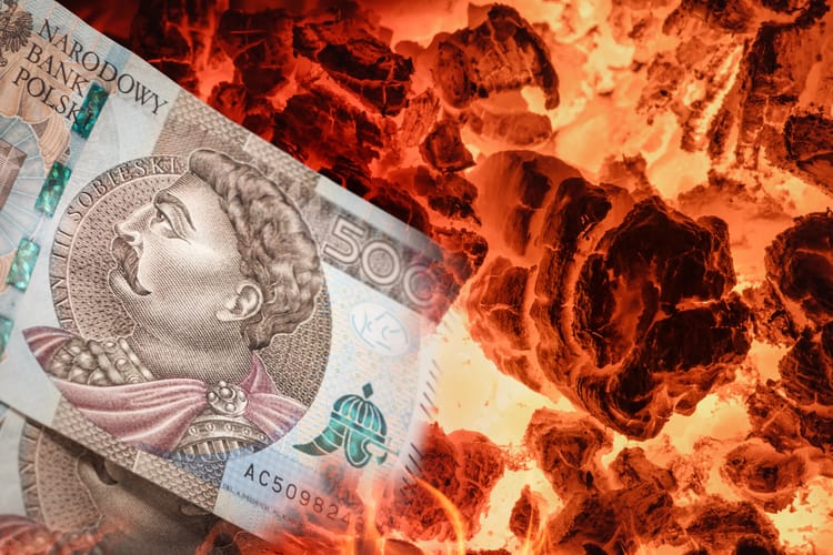 Banknot 500 zł i płonący węgiel.